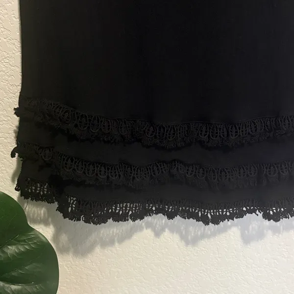 Lulu's Black Short Sleeve Mini Dress with Tiered lace tassel Hem XS - Image 4