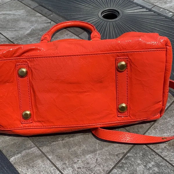 Mark Jacobs ORANGE PATENT LEATHER detachable cross body - Image 5