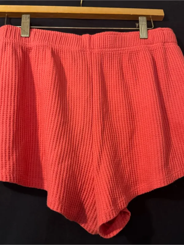 SO Textured Coral Lounge Shorts – Size L - Image 2