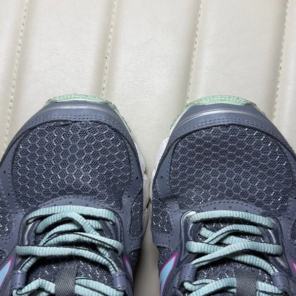 New-balance Women's Grey and Green Trainers - Image 11