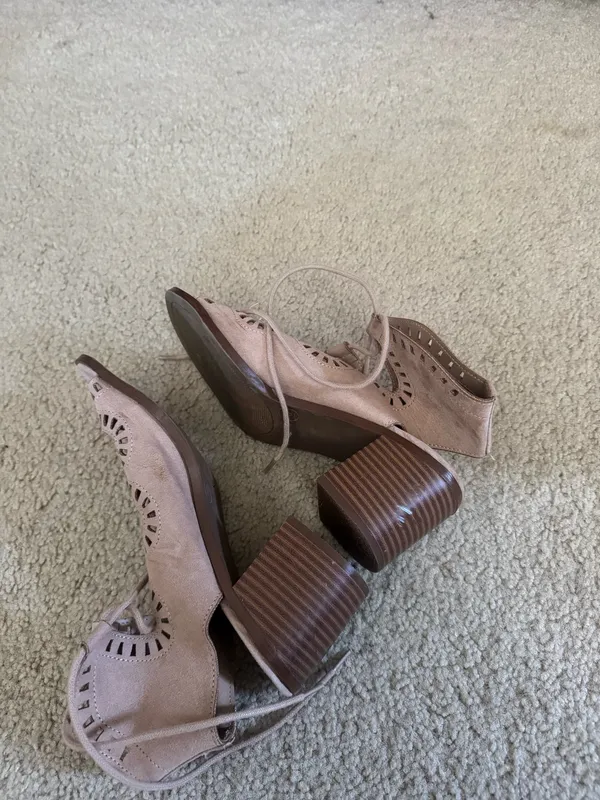 Mossimo Supply Co Tie up heels - Image 4