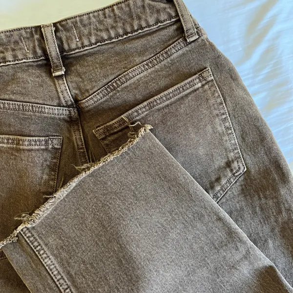 Abercrombie Curve Love 90s High Rise Relaxed Jean - Image 3