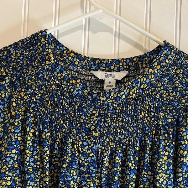 Croft & Barrow women Blue and Yellow Floral Top long sleeeve. - Image 3