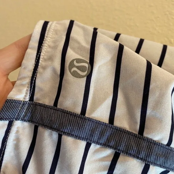 Lululemon quiet stripe shorts‎ size 4 navy white speed short RARE! - Image 7