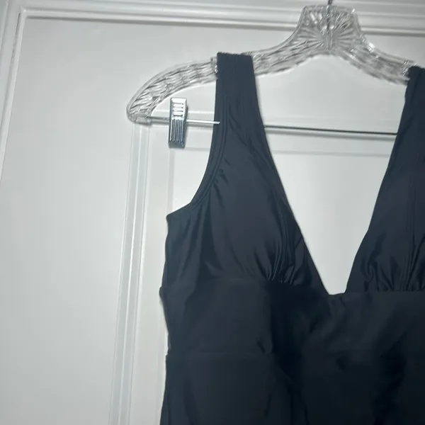 NWT Quince Italian Plunge One-Piece Swimsuit in black women's small beach basic - Image 3