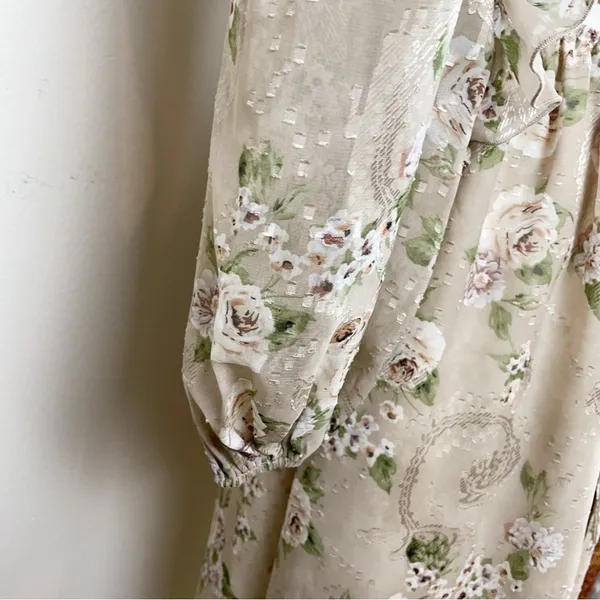 En Saison Calista Cut Out Floral Maxi Dress in Taupe Sage Small - Image 5