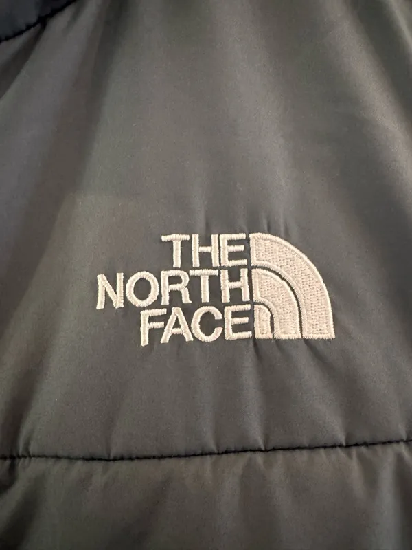 The North Face Women's Reversible Quilted Puffer‎ Vest - Charcoal Small - Image 2