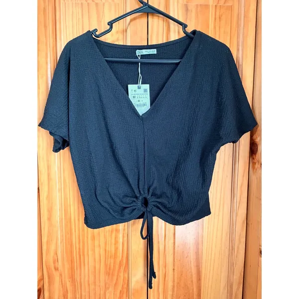 ZARA Textured V Neck Tie Front Crop Top Medium‎ M Black Short Sleeve Crinkle NWT - Image 2