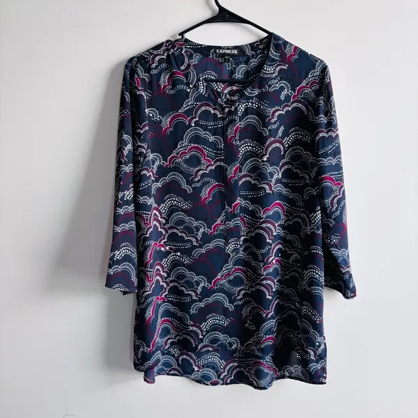 Express Women’s Top Size Large Navy Blue Geometric Pattern 3/4 Sleeve Blouse - Image 2