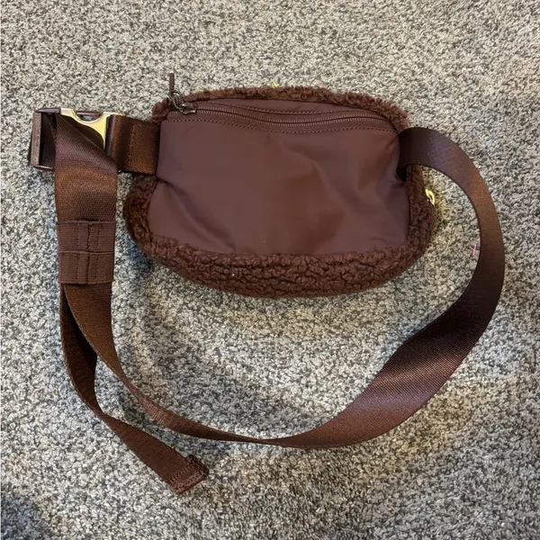 Lululemon Brown Sherpa Belt Bag - Image 2