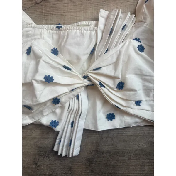 FARM Rio Blue Flowers Embroidered Puff-Sleeve Crop Top – Size Medium - Image 2