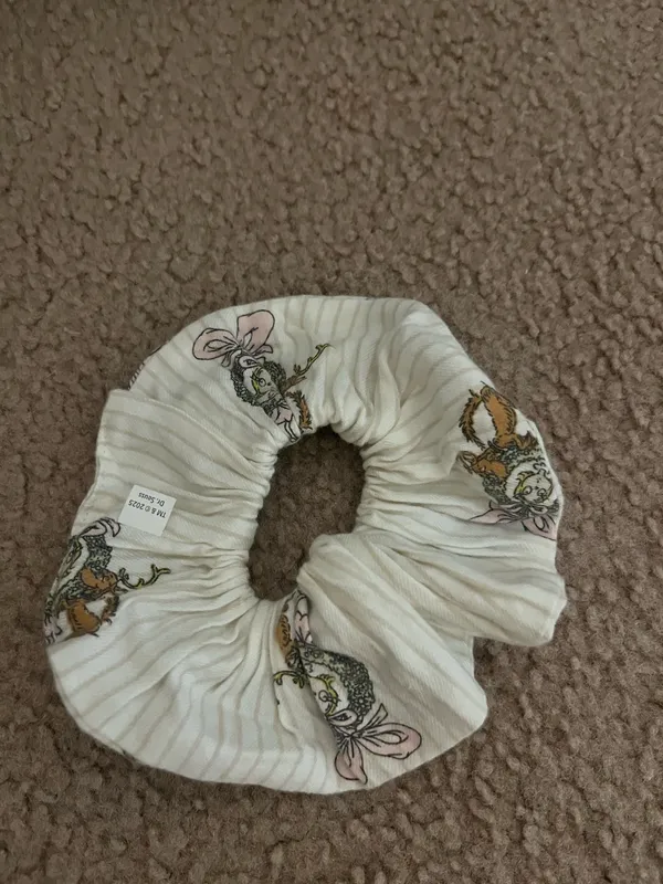 Cindy Lou Scrunchie - Image 2