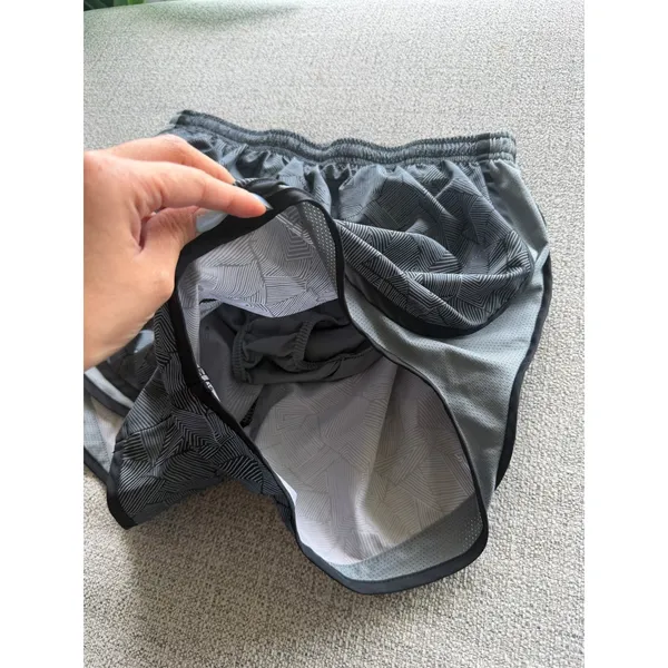 Nike Dri-FIT Tempo Running Shorts Grey Geometric Print Mesh Panels Womens Medium - Image 4