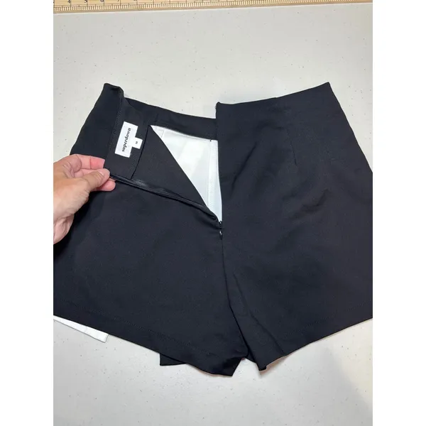 Superdown Revolve NWOT Aaleyah Colorblock Wrap Skort M Black White Skirt Shorts - Image 7