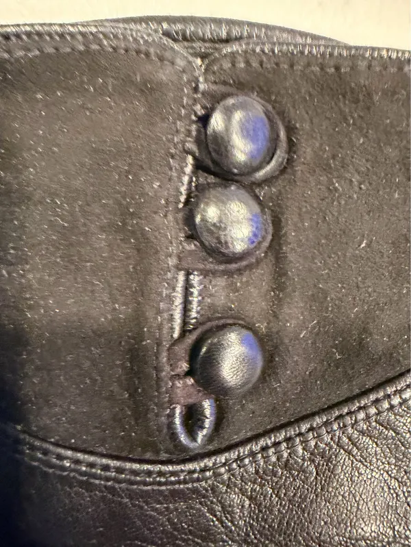 VINTAGE: Bloomingdale’s | ladies lambskin leather & suede gloves. Size: 7. - Image 3