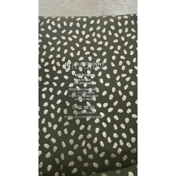 Buff Bunny Rosa pocket legging "Bossy" print dark olive green size medium - Image 4