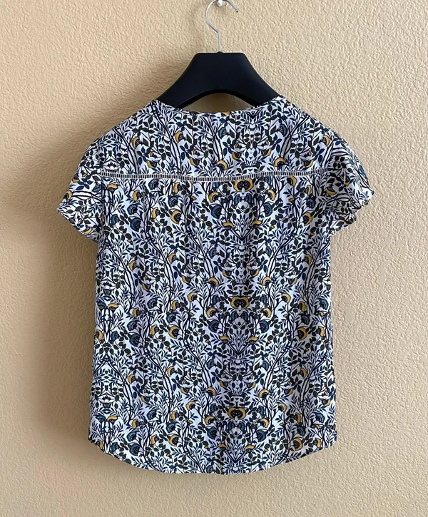 Banana Republic Blouse - Image 3