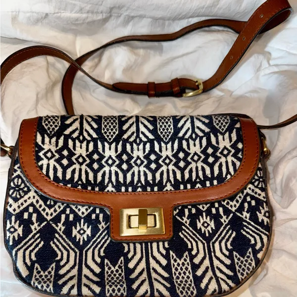 Chic Patterned Crossbody Bag in Brown and‎ Blue - Image 4