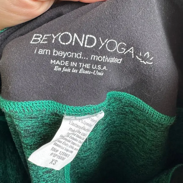 ✨$5/$25 BEYOND YOGA Cropped Low Rise Green Side Lace Up Legging Size XS - Image 5