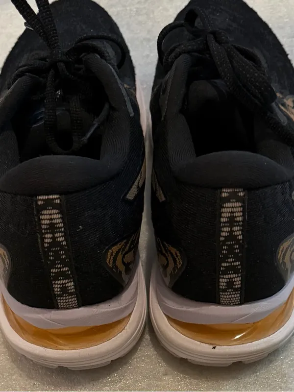 Oasis Women's Black Athletic Sneakers with Gold Accents - Image 8