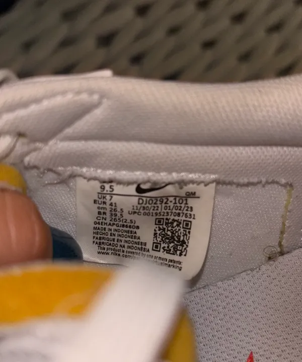 Nike Sneakers - Image 4