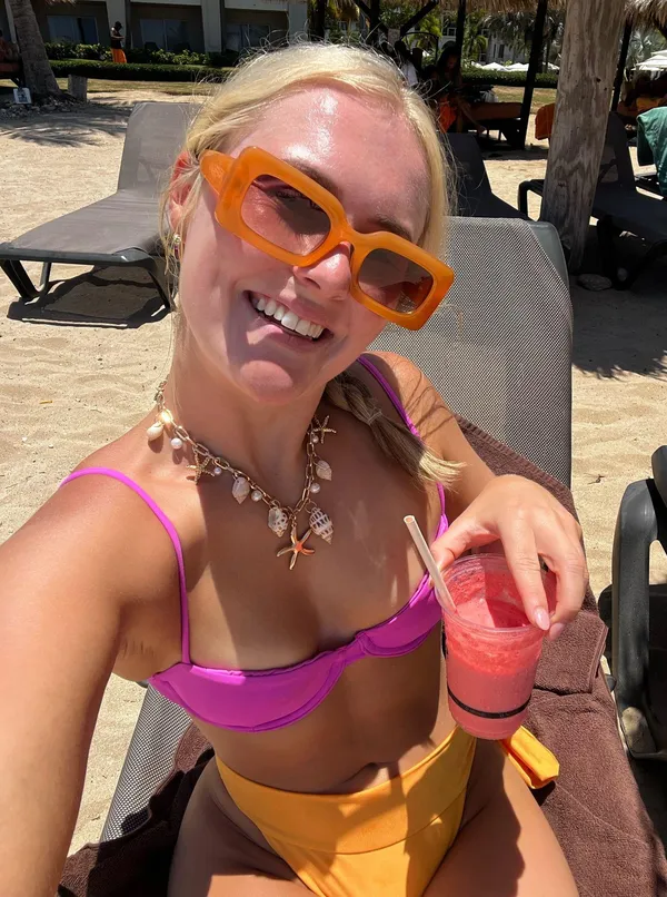 x REVOLVE Irene Bikini Top in Vita Solid Fuchsia AGUA BENDITA - Image 3