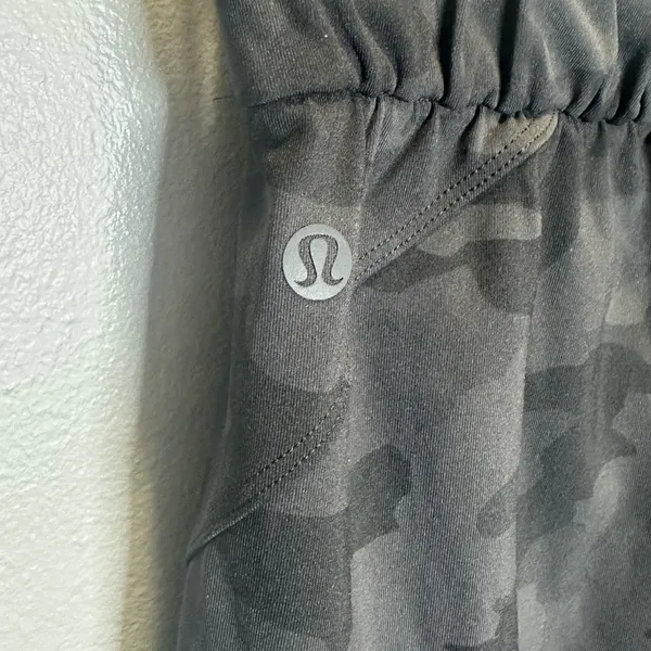 Lululemon Women's Keep Moving Pant 7/8 High-Rise Incognito Camo Black/Gray SZ‎ 6 - Image 3