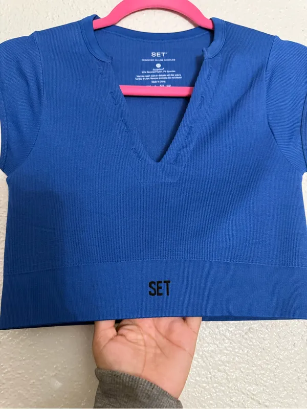 SET Active Royal Blue Short Sleeve V-Neck Crop Top sculpflex fabric size Medium - Image 3
