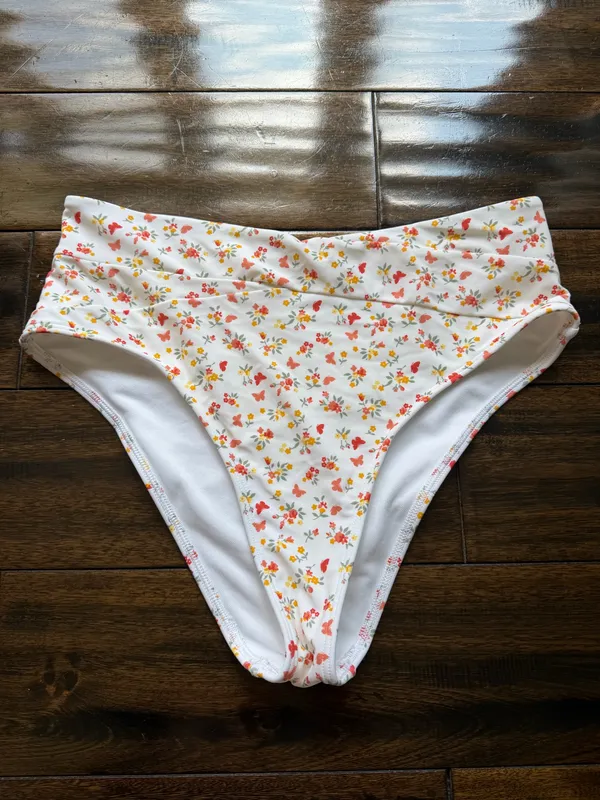 Hollister Butterfly Floral Bikini Set - Image 4
