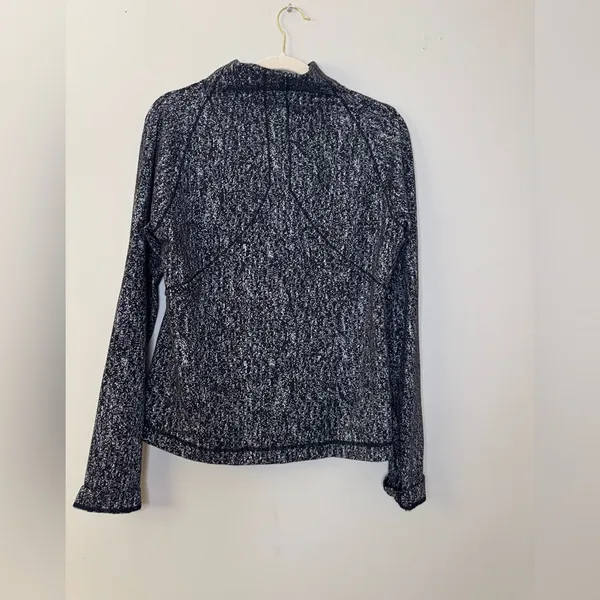 Lululemon Athletica Black and Gray Patterned Jacket - Image 2