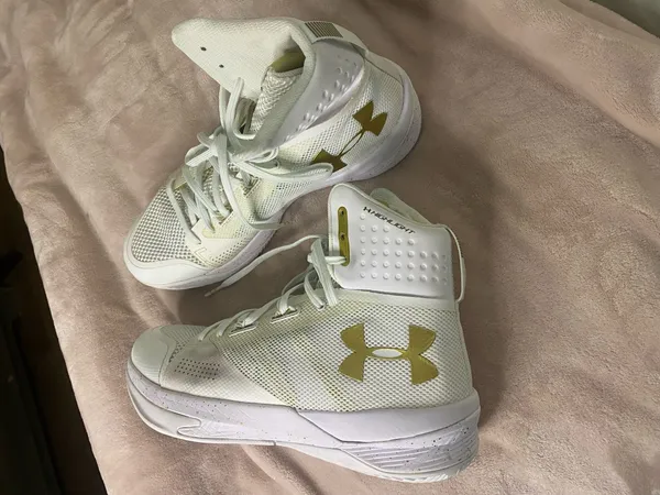 Under Armour UA Highlight Ace 2.0 White Gold Volleyball Womens Size 10 - Image 5