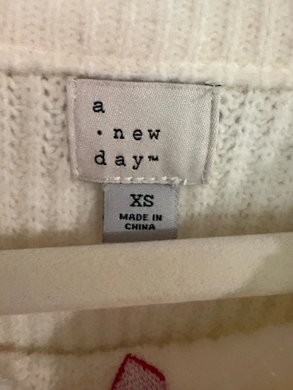 A New Day Sweater Knit XS white with hearts - Image 2