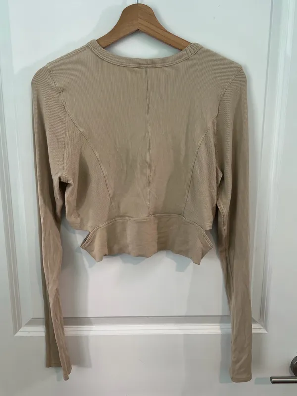 Lululemon LA Cut-Out-Waist Crop LS Size 10 Athleisure Crop Workout Top - Image 5