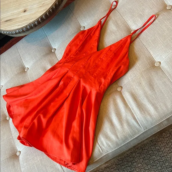 Rumor Boutique Orange Pleated Romper Size Small - Image 4