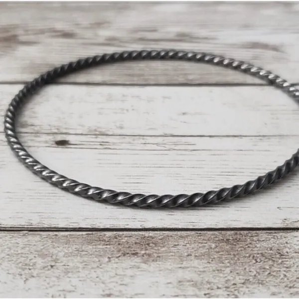 Vintage Bracelet / Bangle Thin Gray Twisted Bangle - Image 3