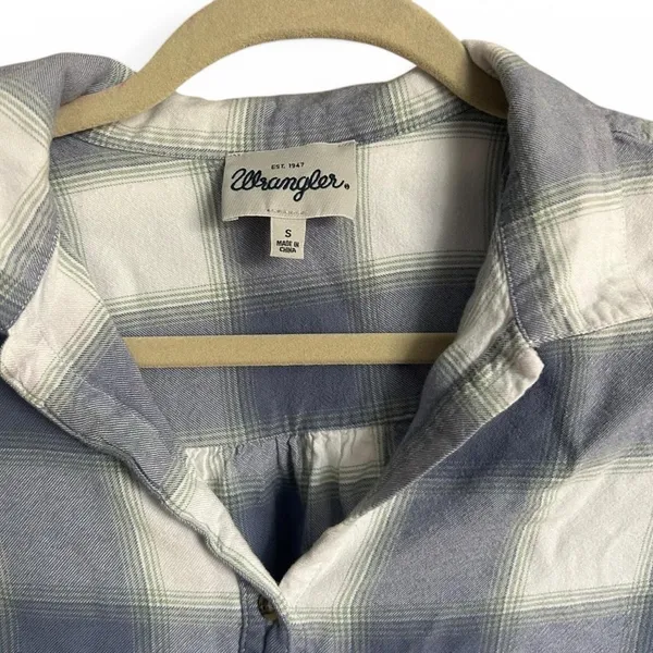 Women’s Wrangler Button-Up Shirt - Size Small, Soft & Lightweight, 100% Rayon - Image 2