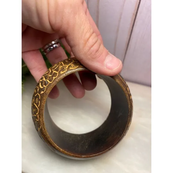 Natural wooden floral carved bangle bracelet - Image 5