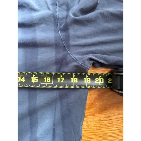 Lululemon Long Sleeve T-Shirt Size‎ 10 - Image 4