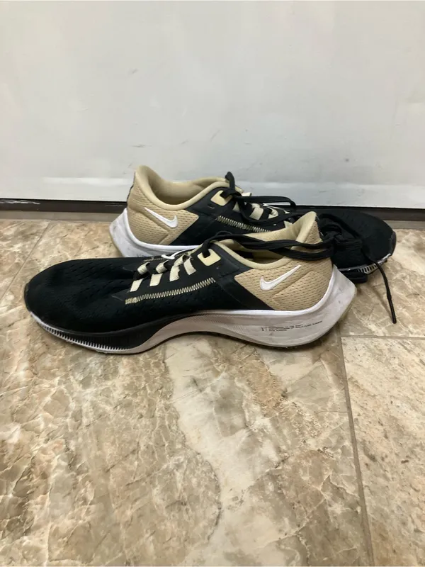 Unisex Nike Black New Orleans Saints Zoom Pegasus 38 Running Shoe - Image 5