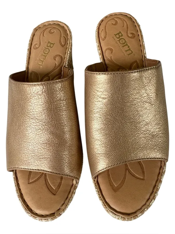 EUC Born Leather Wedge Sandals Gold Size 7 - Image 2