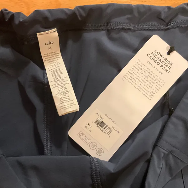 Alo Yoga Megastar Cargo Pant Navy M - Image 3
