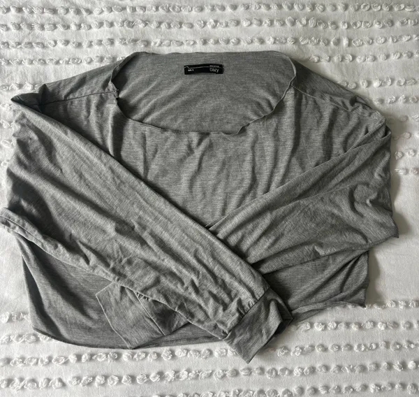 Gray Long Sleeve Cropped Shirt - Image 3
