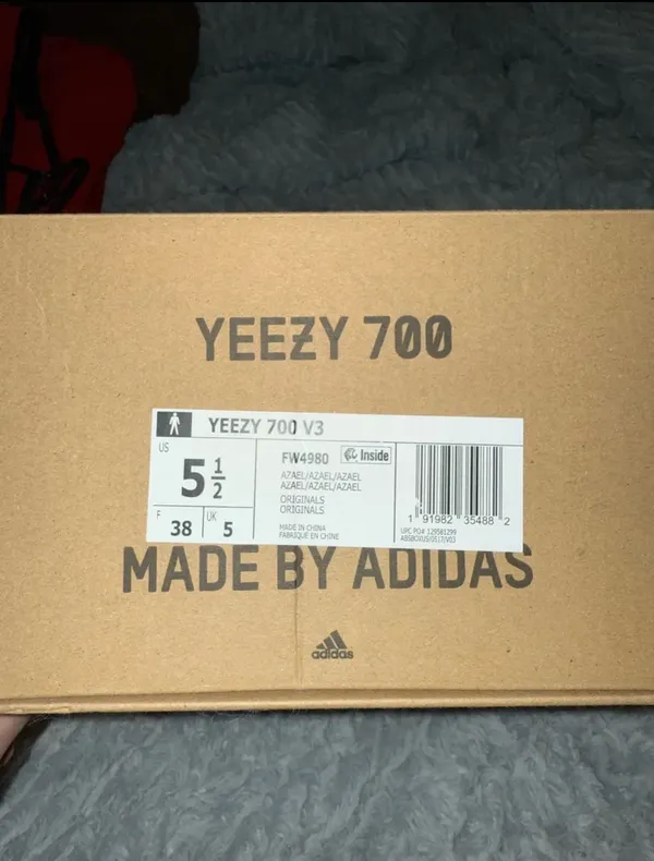 Yeezy 700 V3 - Image 10