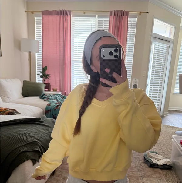 Yellow crewneck - Image 2
