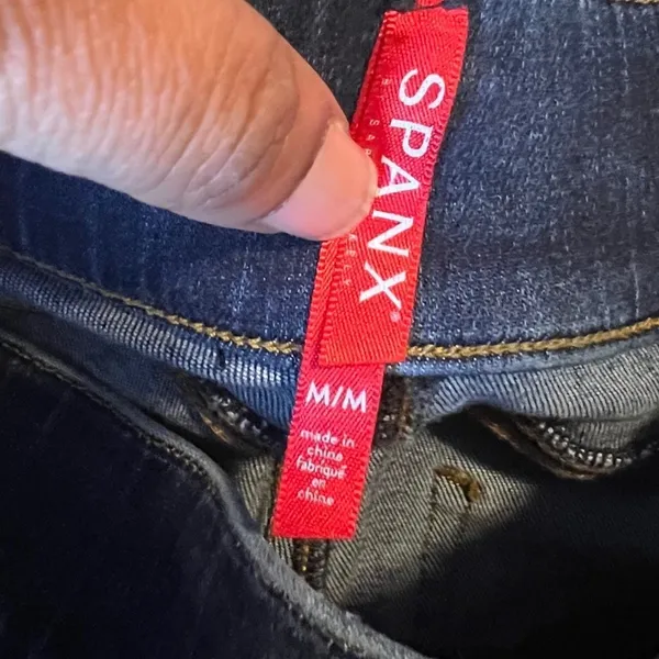 Spanx Ankle Jean Ish Leggings Dark Wash Distressed Raw Hem Skinny‎ Size Medium - Image 2