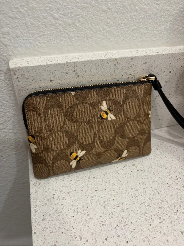 Coach New York Khaki Corner Zip Wristlet With Signature Bee Print C8674 - Image 6