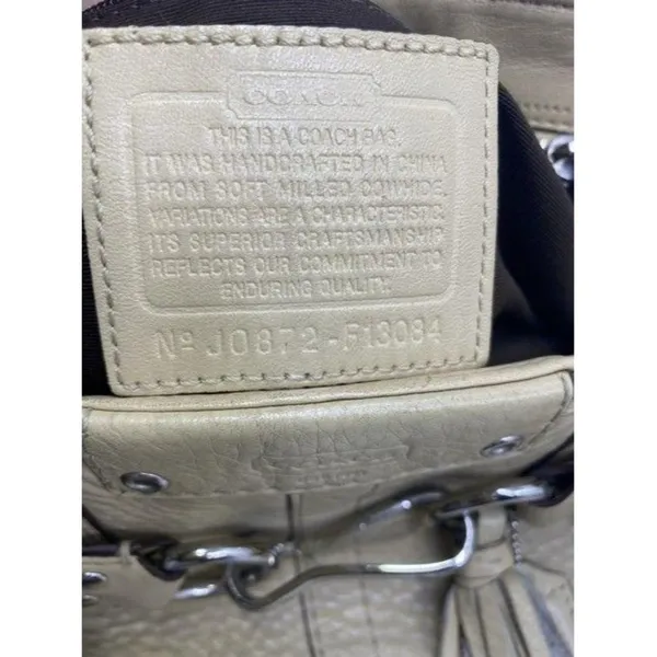 coach medium beige leather shoulder bag - Image 6