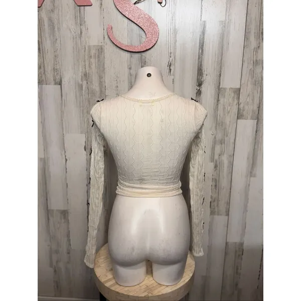 Frankee & Skylarr XS Cream Textured Long Sleeve Top Sheer Stretch Fitted Blouse - Image 4