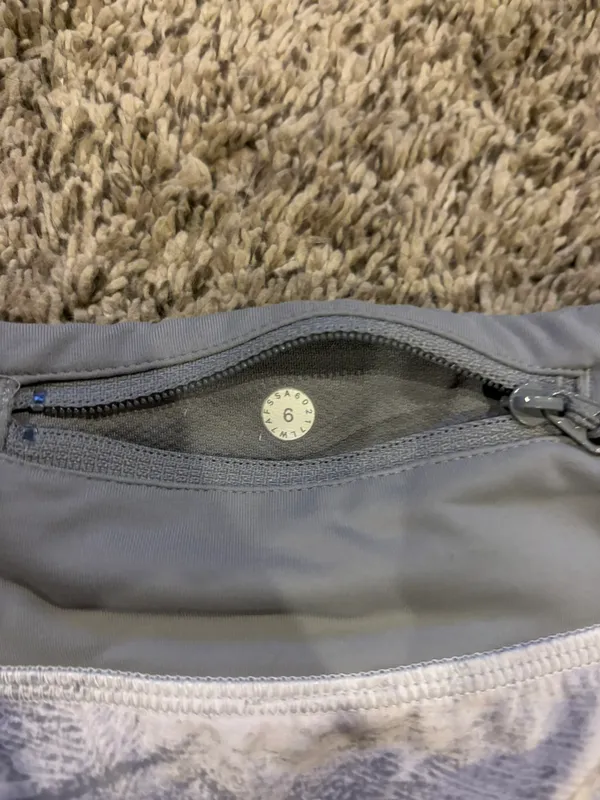 Lululemon speed ups size 6 - Image 4