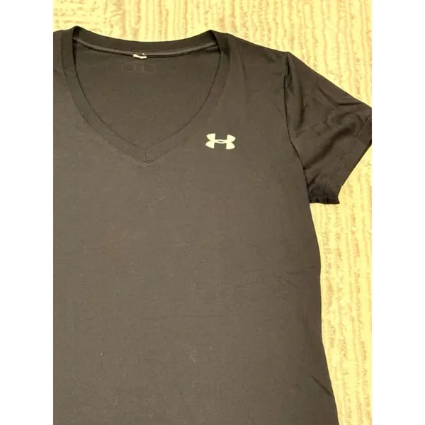 Under Armour women's medium black V-neck t-shirt - Image 2